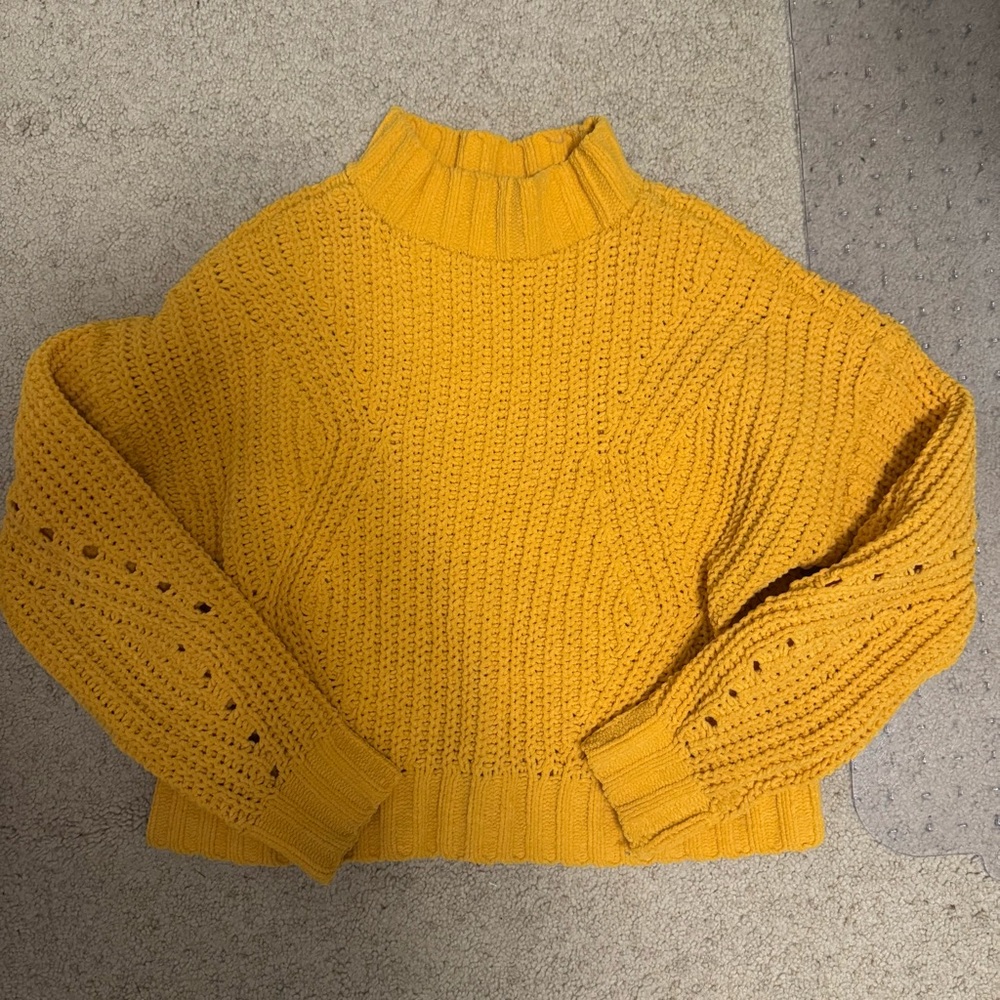 Hollister sweater